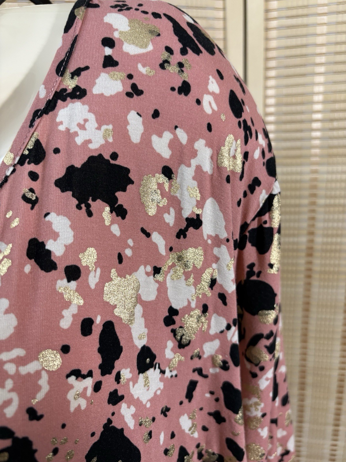 Women’s 30/32 Plus Avenue Pullover Abstract Animal Print Like Metallic Gold Top