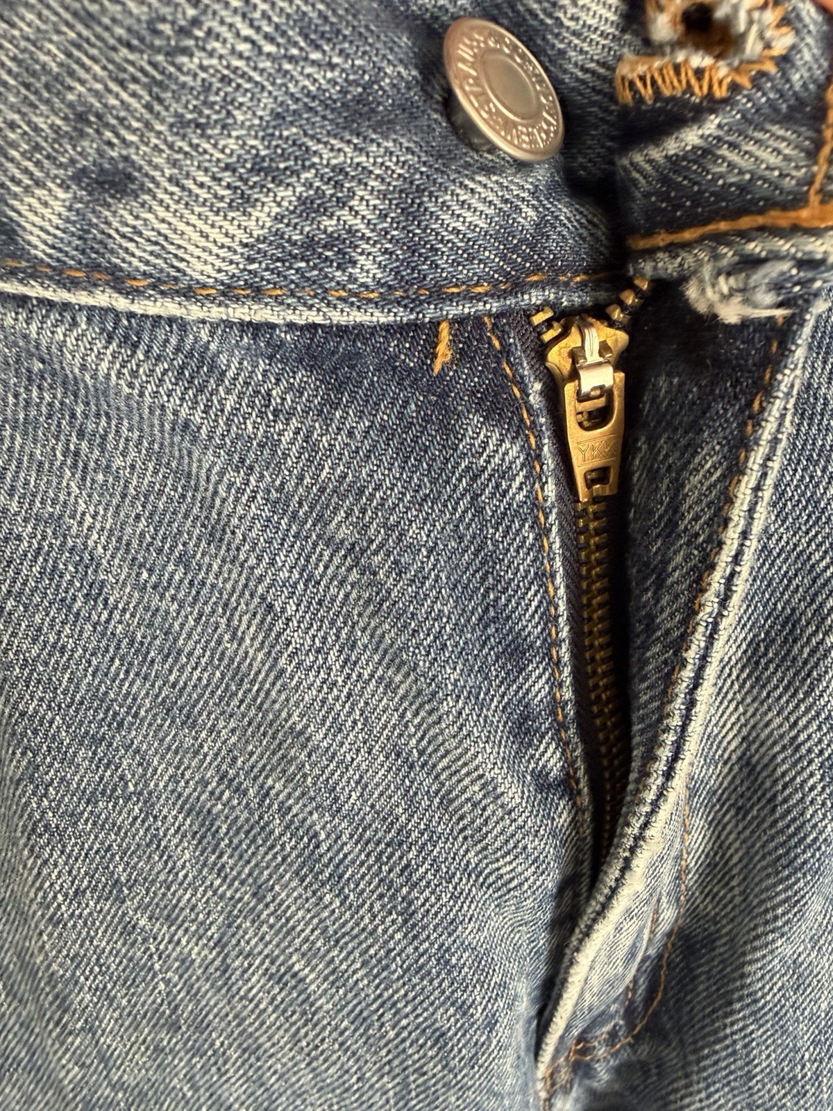 Levi’s Women’s Jeans Blue Medium Wash Slim Tapered 5-Pocket Button Zip Logo