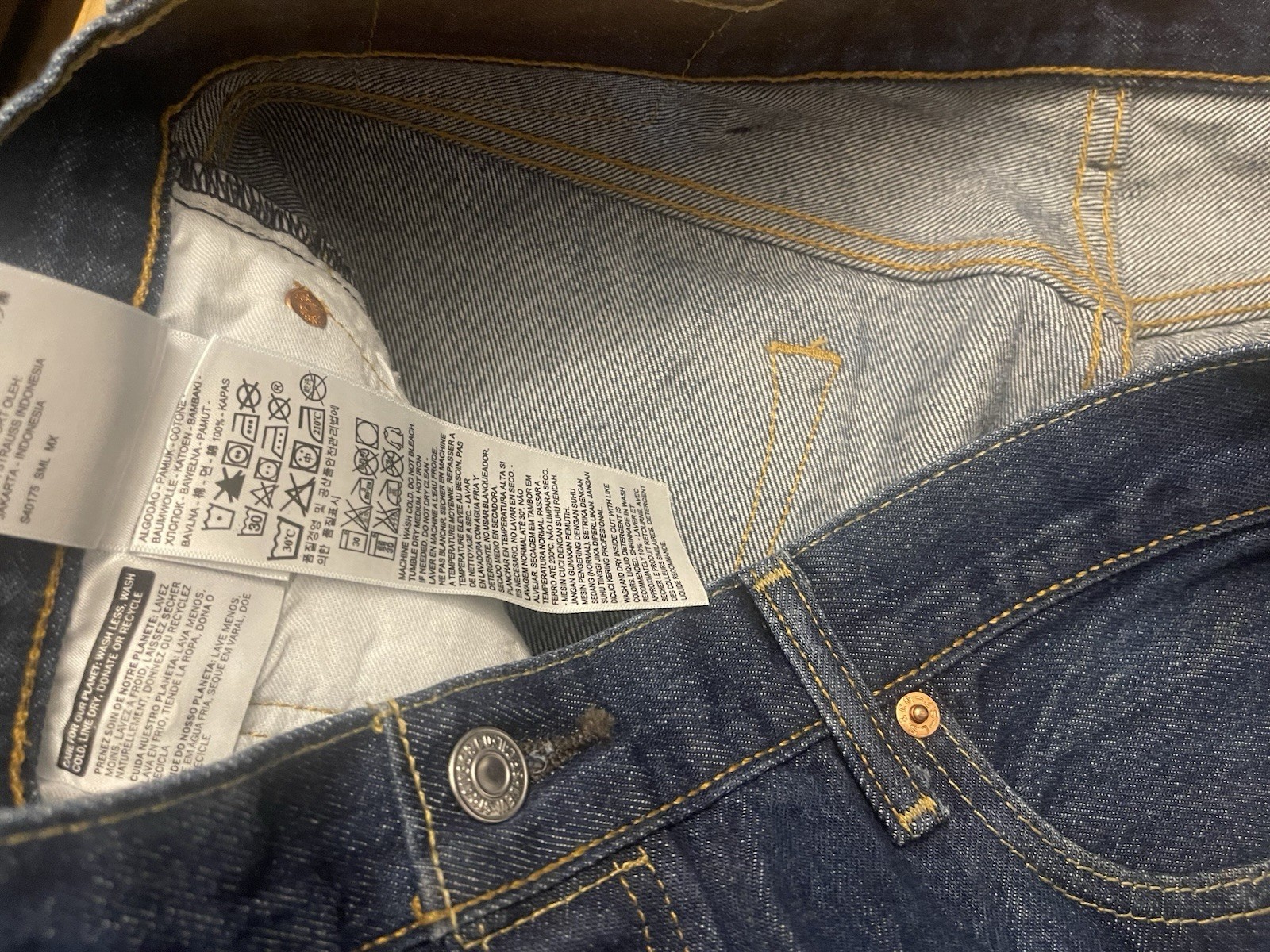 Levis 501 Regular Fit Mens Size 38X30 Button Fly Dark Denim Jean 00501-0000
