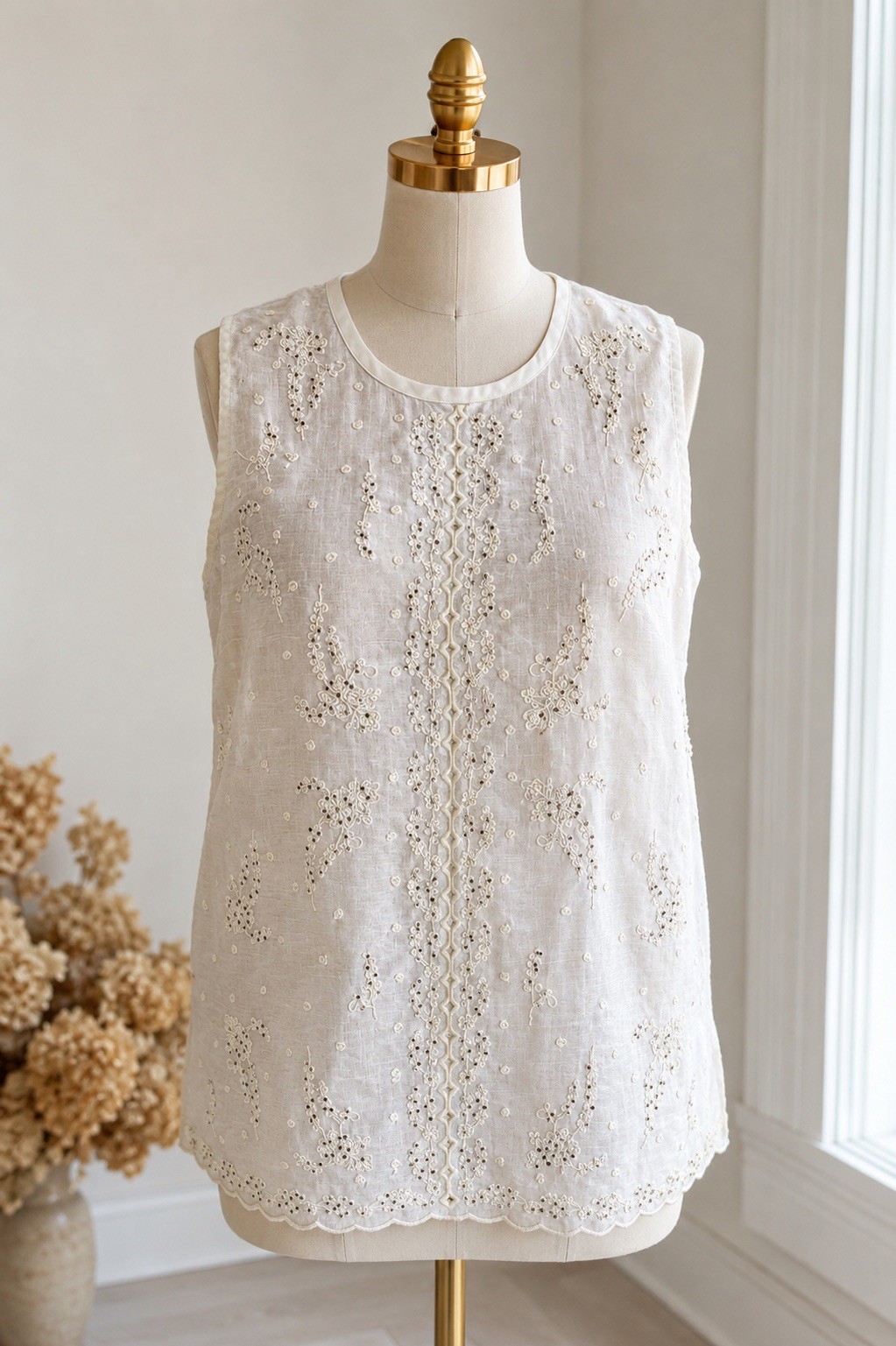 Tommy Bahama 100 % Ramie White Floral Embroidered Beaded Round Neck Tank Top XS