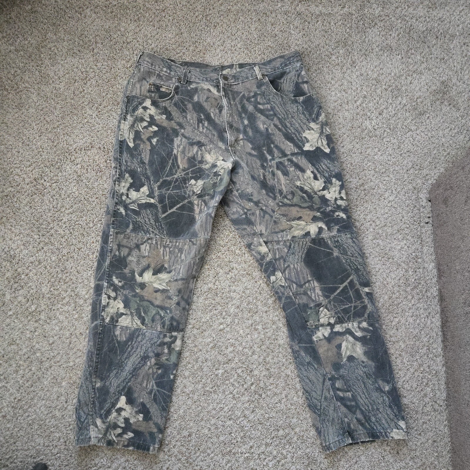 Vintage wrangler Realtree baggy camo jeans wide leg fit see pics for size.