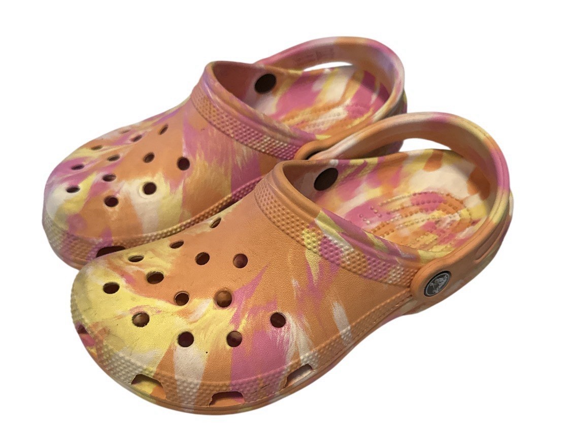 Crocs Unisex-Adult Classic Clogs Papaya/Multi US Men’s- 4/ Women’s- 6