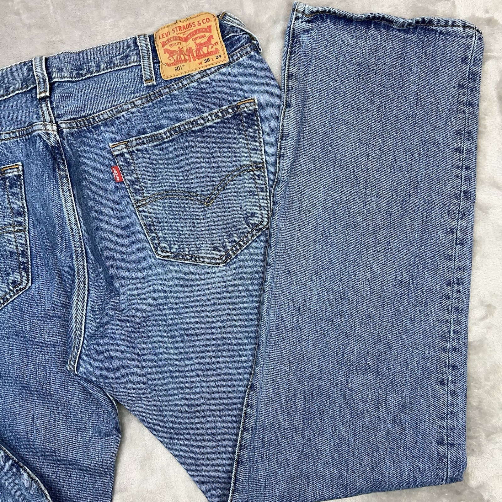 LEVI’S 501 Jeans Men’s 38×34 Button Fly Straight Leg Medium Blue Denim Classic
