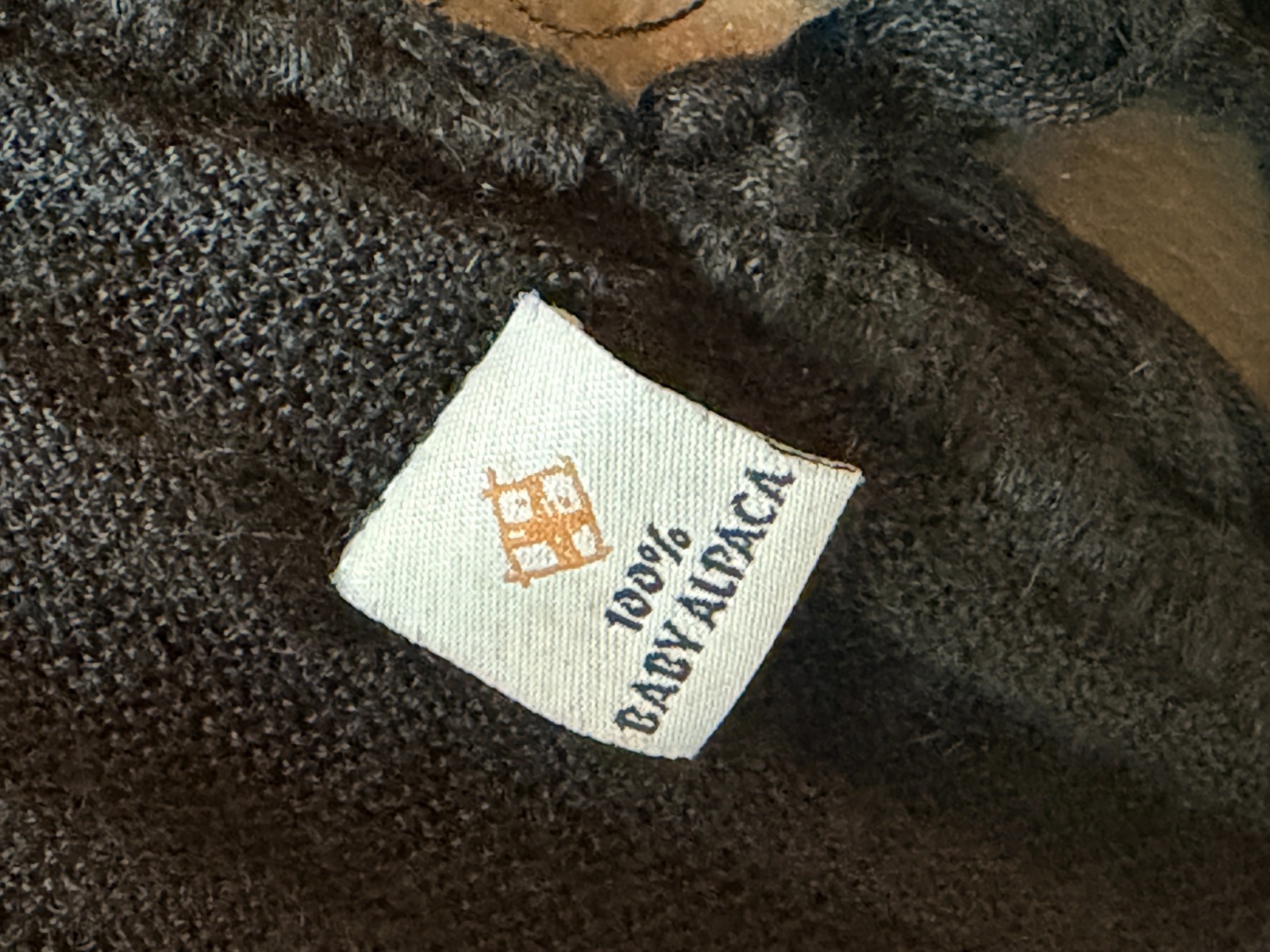 Peru Etnico 100% Baby Alpaca Women’s Black Poncho Shawl w/ SMALL HOLE SOLD AS IS