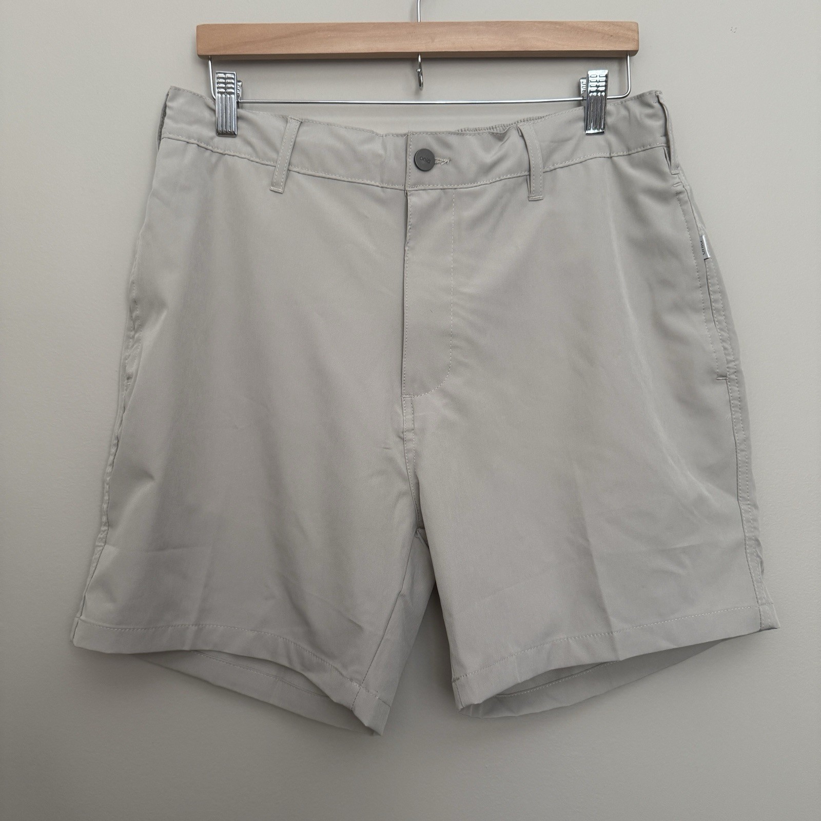 Onia Shorts All Purpose Chino Men’s Large 6″ Inseam Stretch Khaki Beige NWT