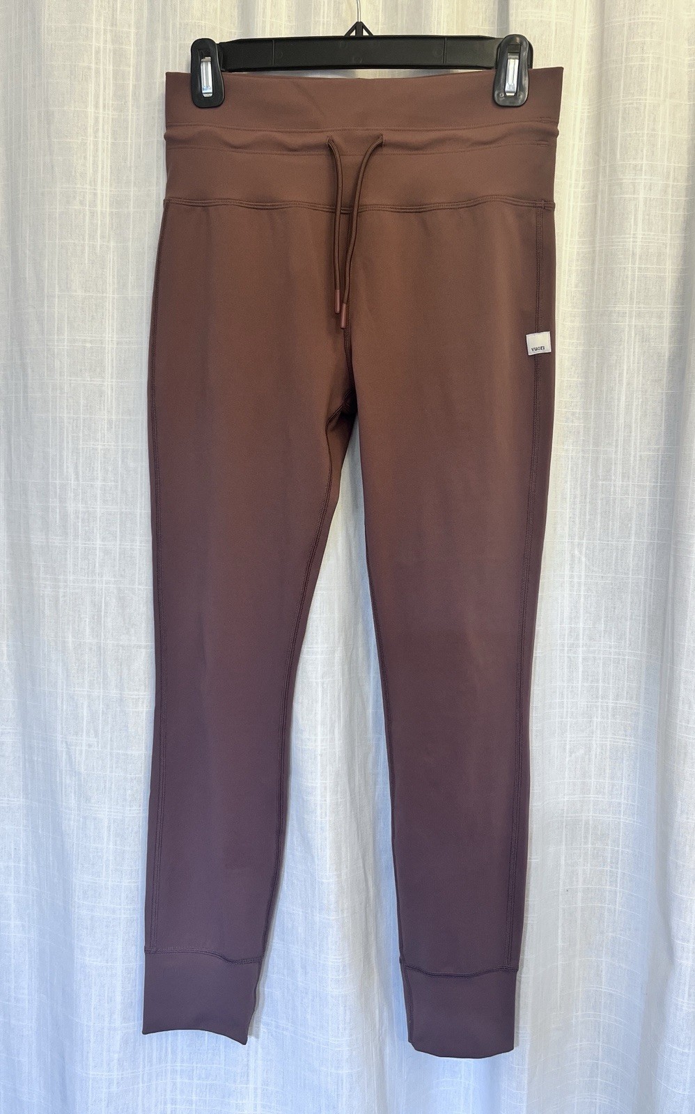 VUORI Medium Women’s Performance Daily Wear Joggers Slim Fit WARM MOCHA