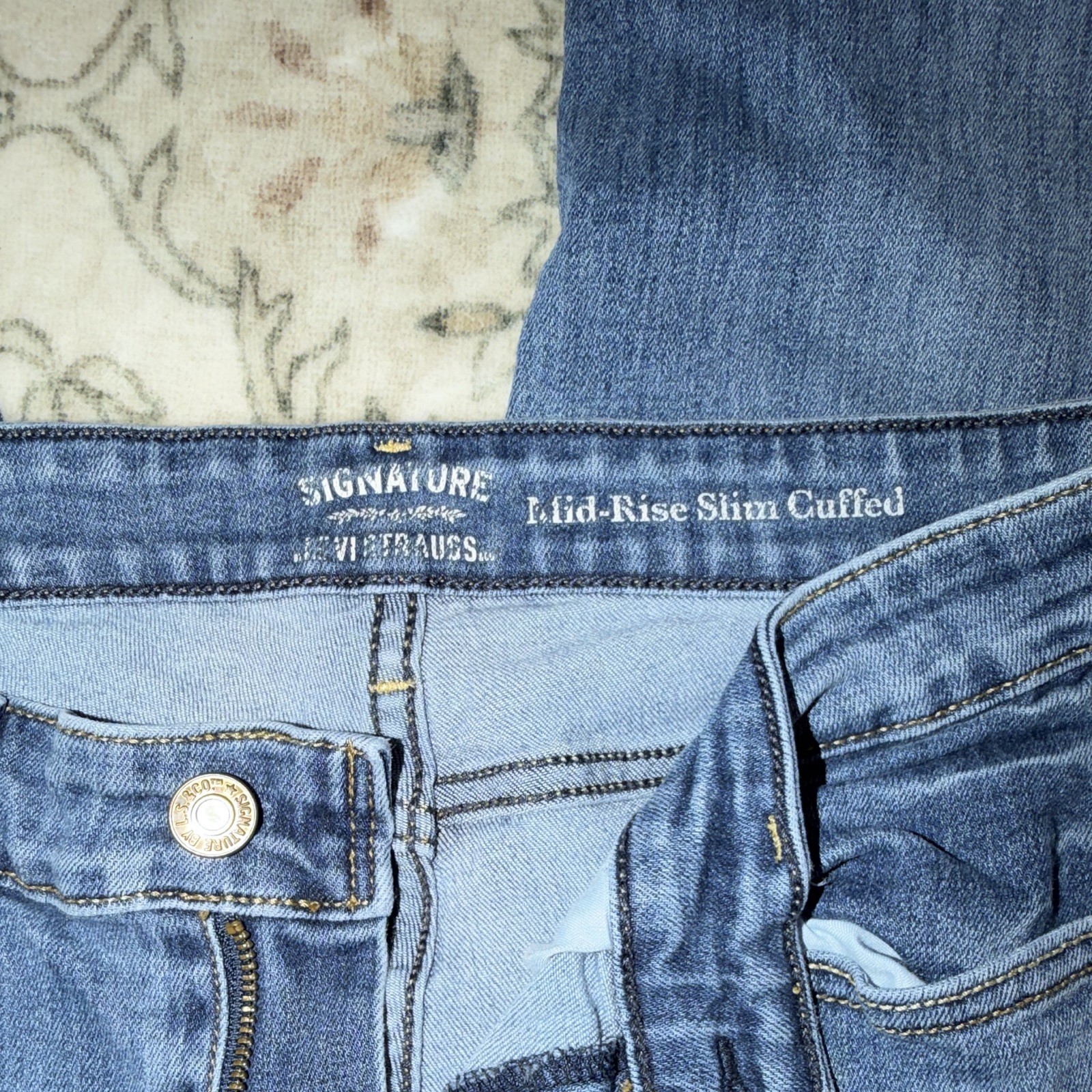 Signature by Levi Strauss & Co. Women’s Mid-Rise Slim Cuffed Blue Jeans 8
