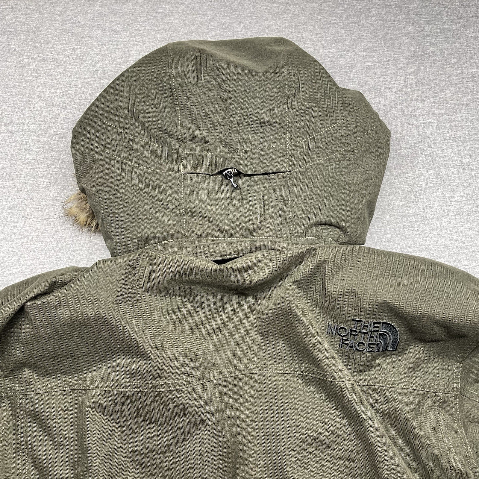 The North Face McMurdo Parka II Mens Medium Green Down Full Zip Hooded Jacket