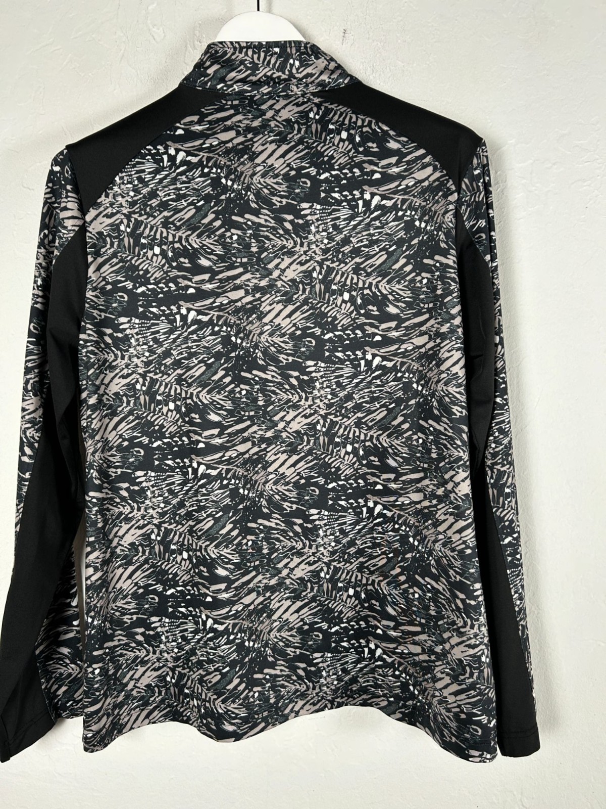 Daily Sports Women’s 1/4 Zip Long Sleeve Activewear Top Black White Abstract XL