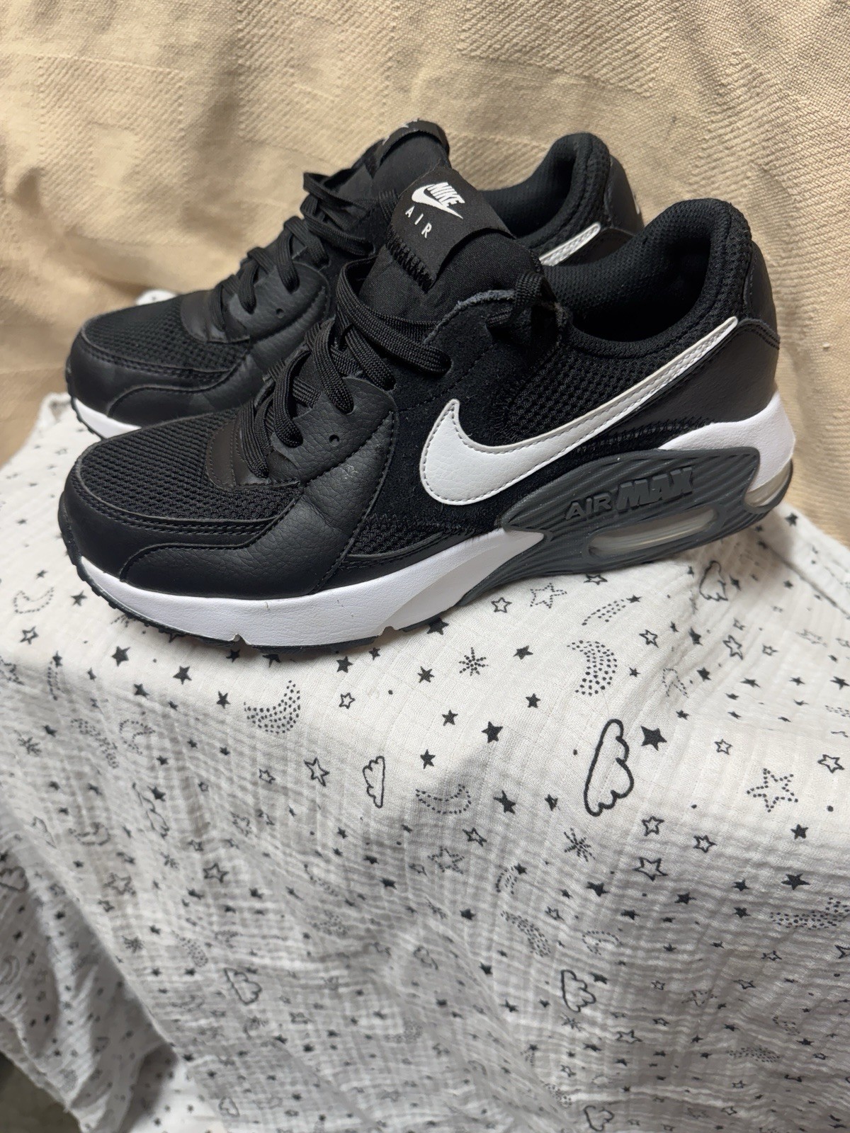 Nike Air Max Excee Sneakers Black/White, Size 7 women’s. *Tag says 8. Fit like 7