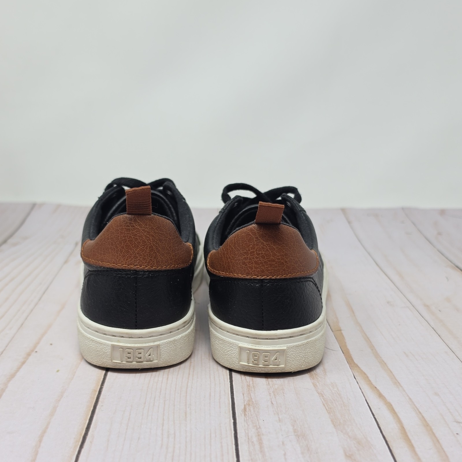 Old Navy Unisex Kids Faux Leather Low Top Lace-Up Sneakers Black/Brown US 2