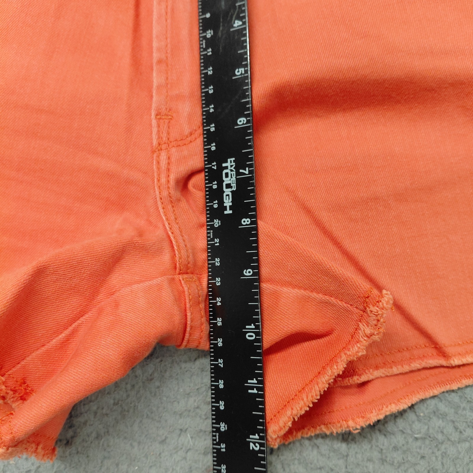 Levi’s Shorts Womens Size 10/30W Orange 98% Cotton 2% Elastane Zip 4 Pocket Cute
