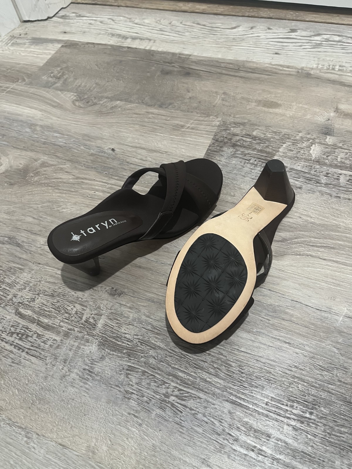 New Taryn Rose Women’s sandals size 7 with 2.5 inch wooden heels