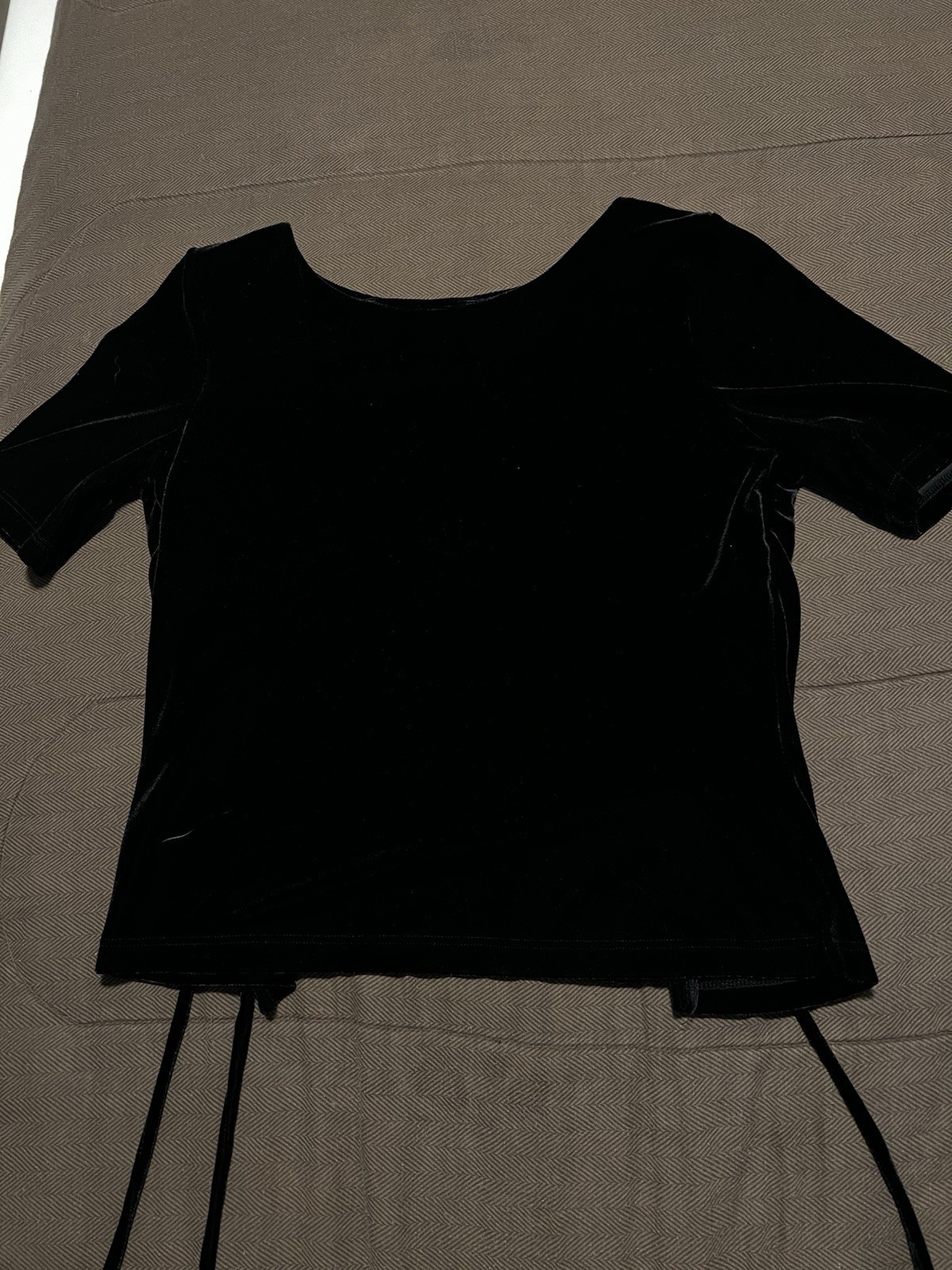 Patty Black Velvet Womens Top Short Sleeve Scoop Neck Bow Accents Pullover