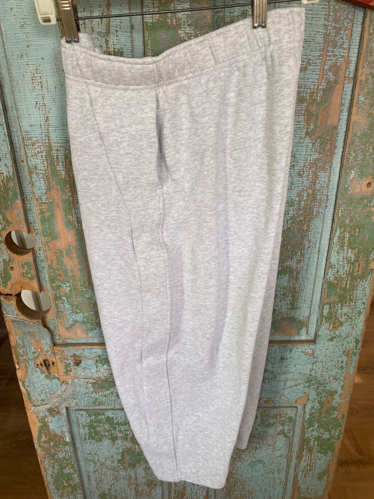 Lululemon Women’s Scuba Mid Rise Barrel Leg sz Med