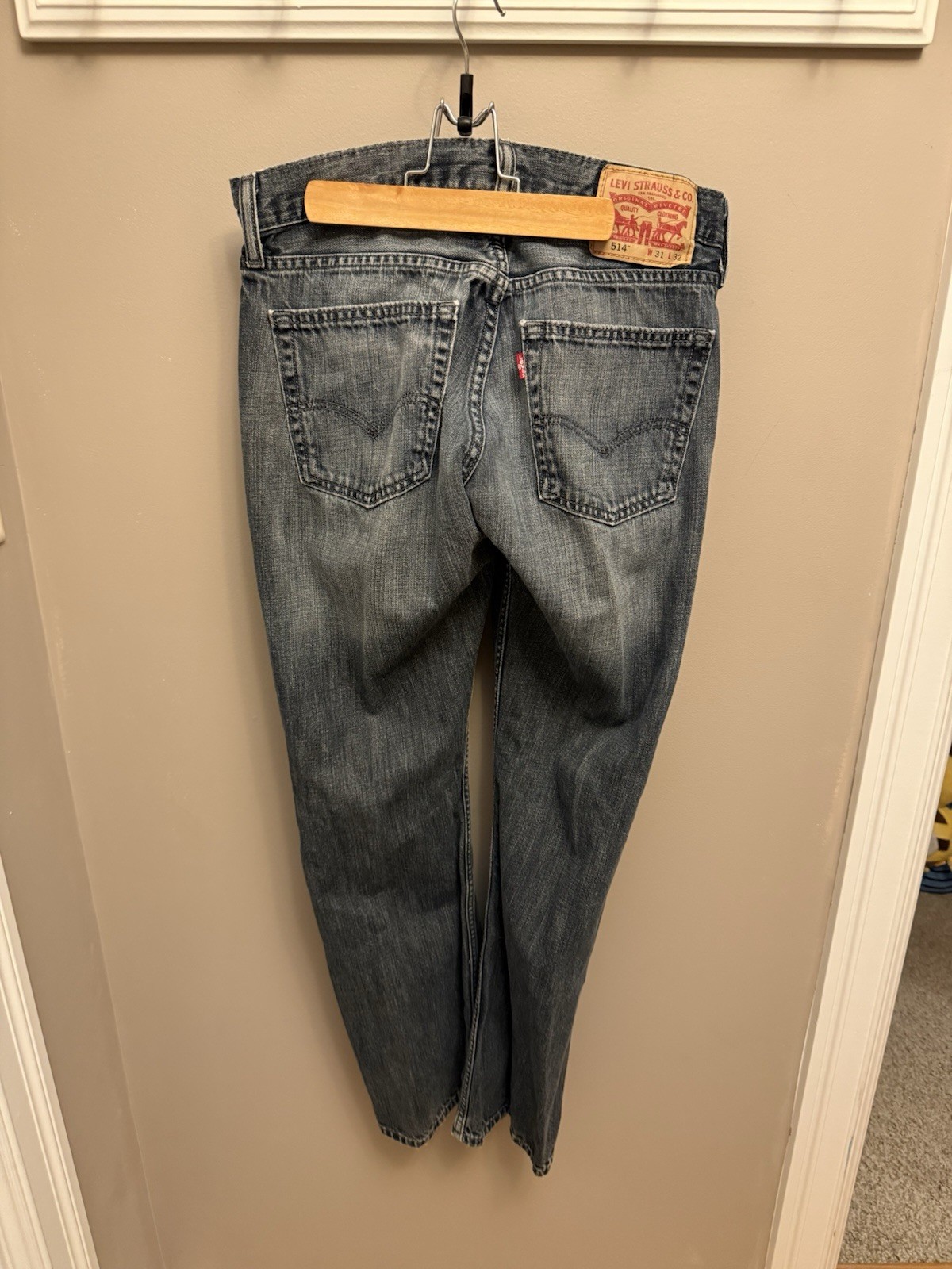 Levi’s Blue Straight Jeans Medium Wash Denim Classic 5-Pocket Levi’s 500 Series