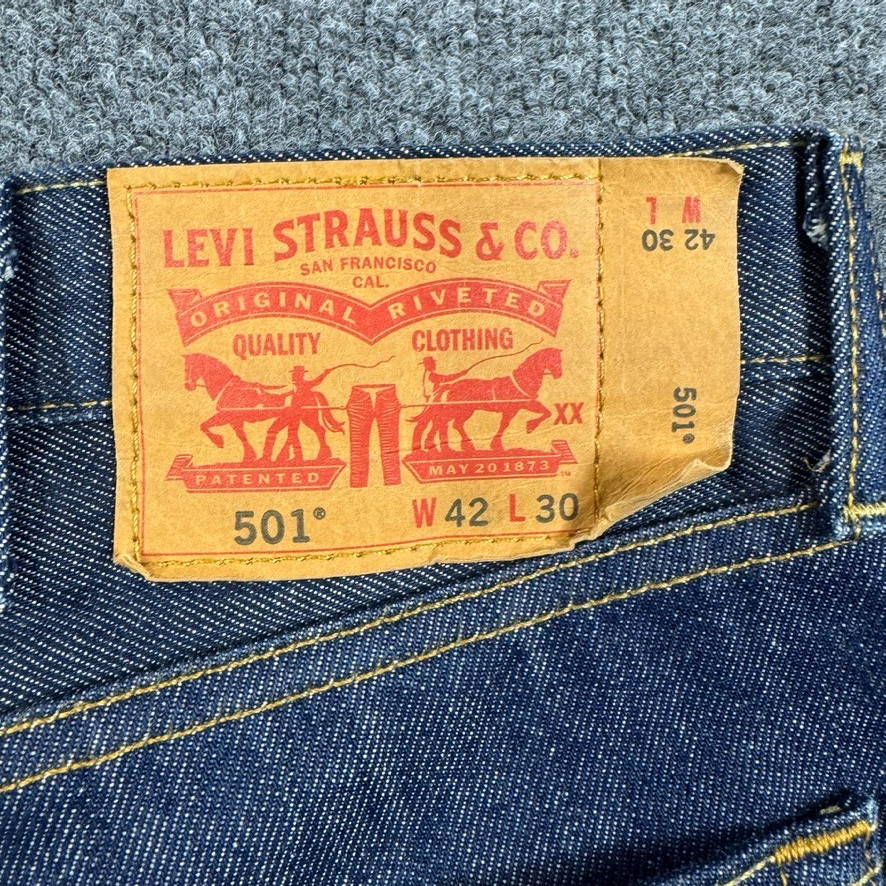 Levi’s 501 Jeans Mens 42×30 Blue Denim Straight Leg Button Fly Cowboy Workwear