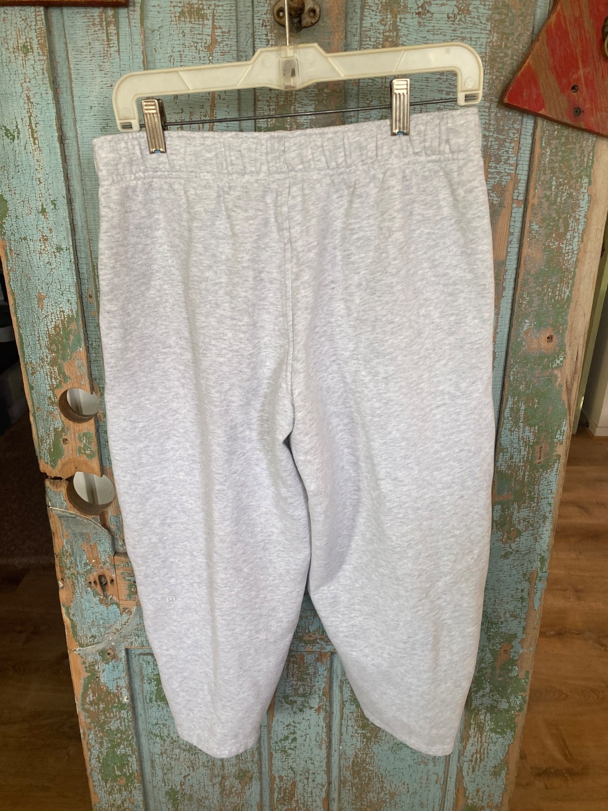 Lululemon Women’s Scuba Mid Rise Barrel Leg sz Med