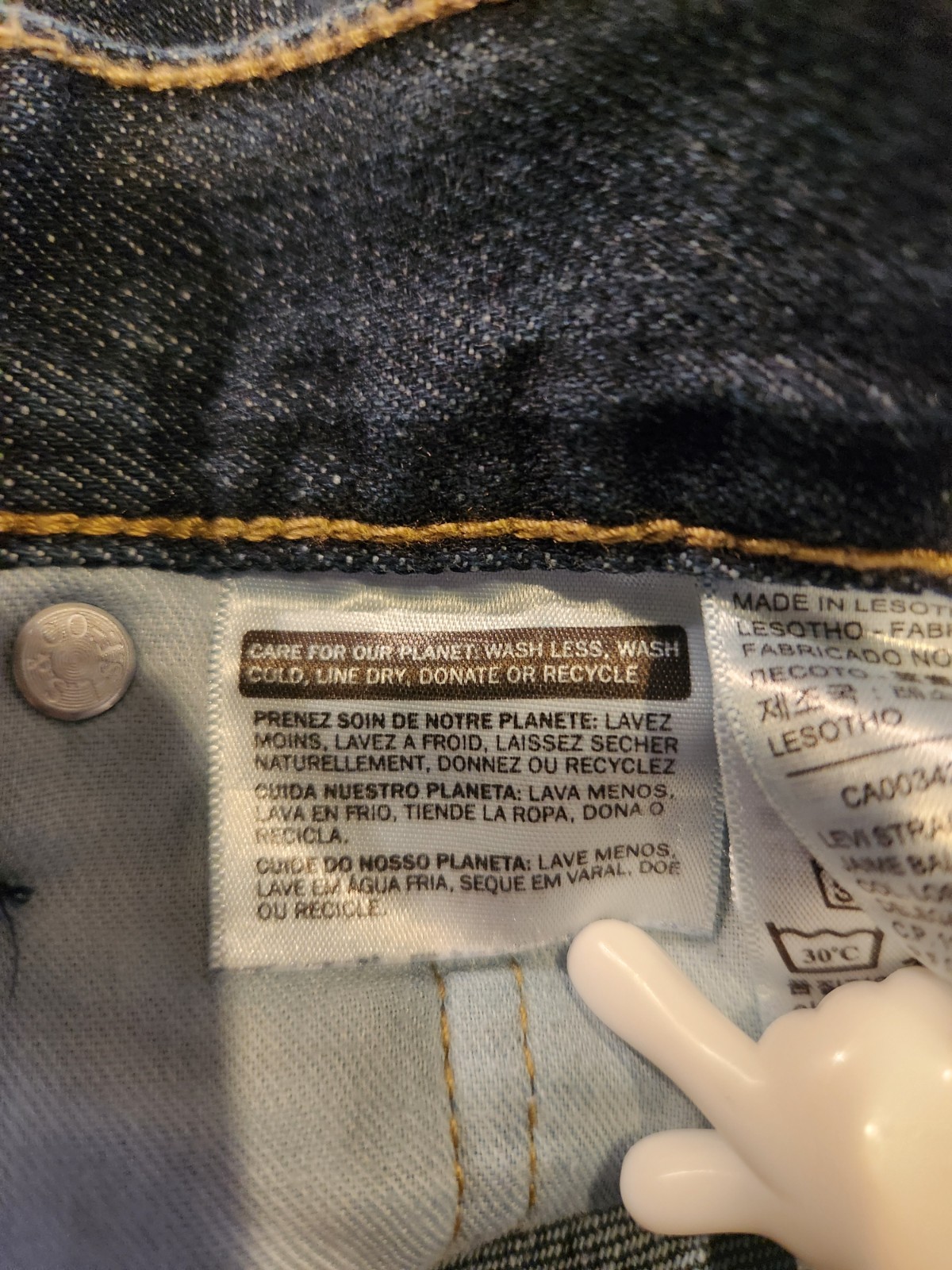 Levi’s Mens Jean 559 Dark Wash Relaxed Staright Leg 40×30 inseam altered 27.5in