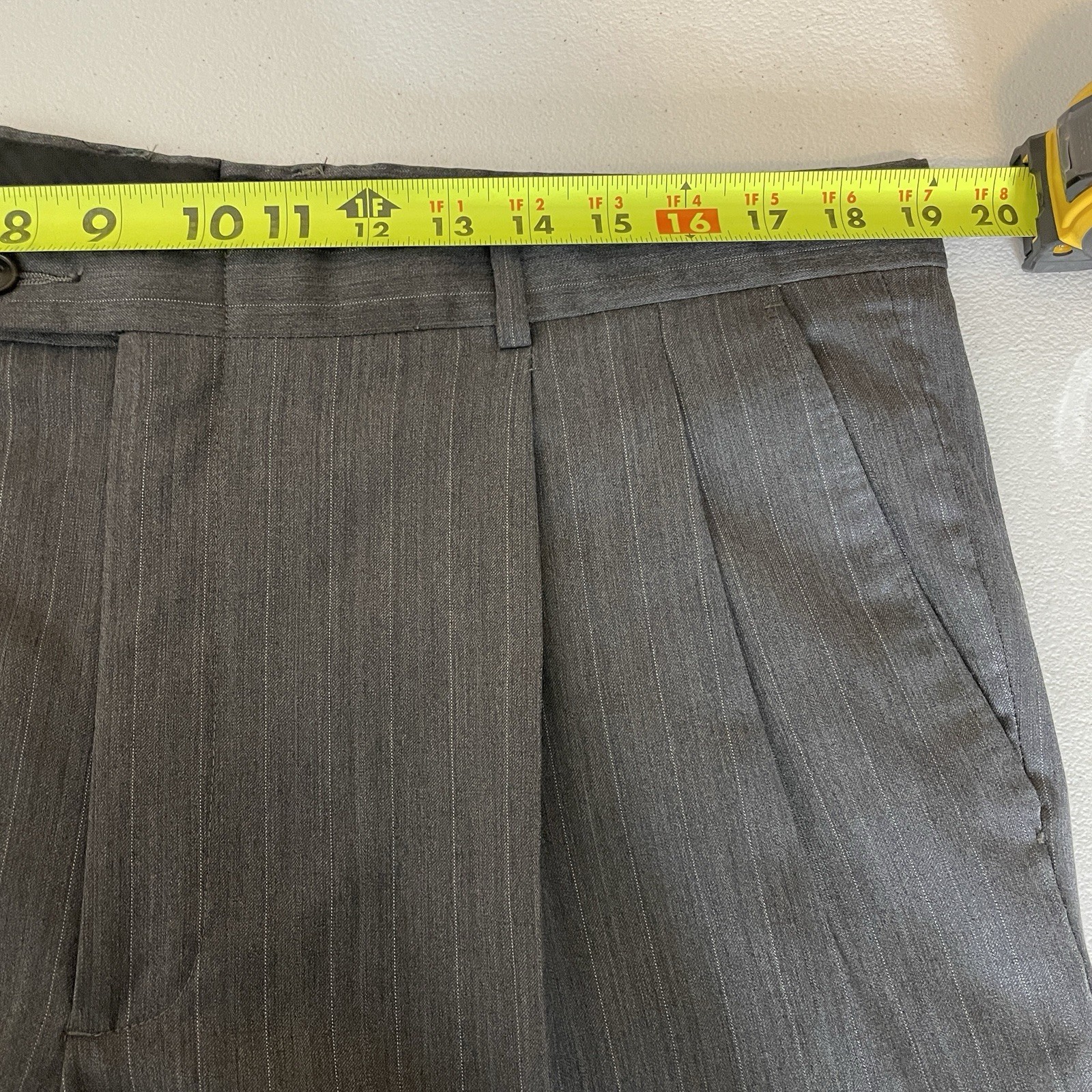 Lineage 2 Piece Suit Mens 44R 38×28 Gray Striped Wool Three Buttons Pants