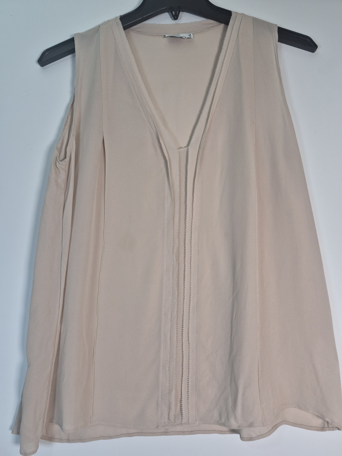 Vince. 100% Silk Sleeveless Blouse – Cream / Nude – Women’s Size Large (L)