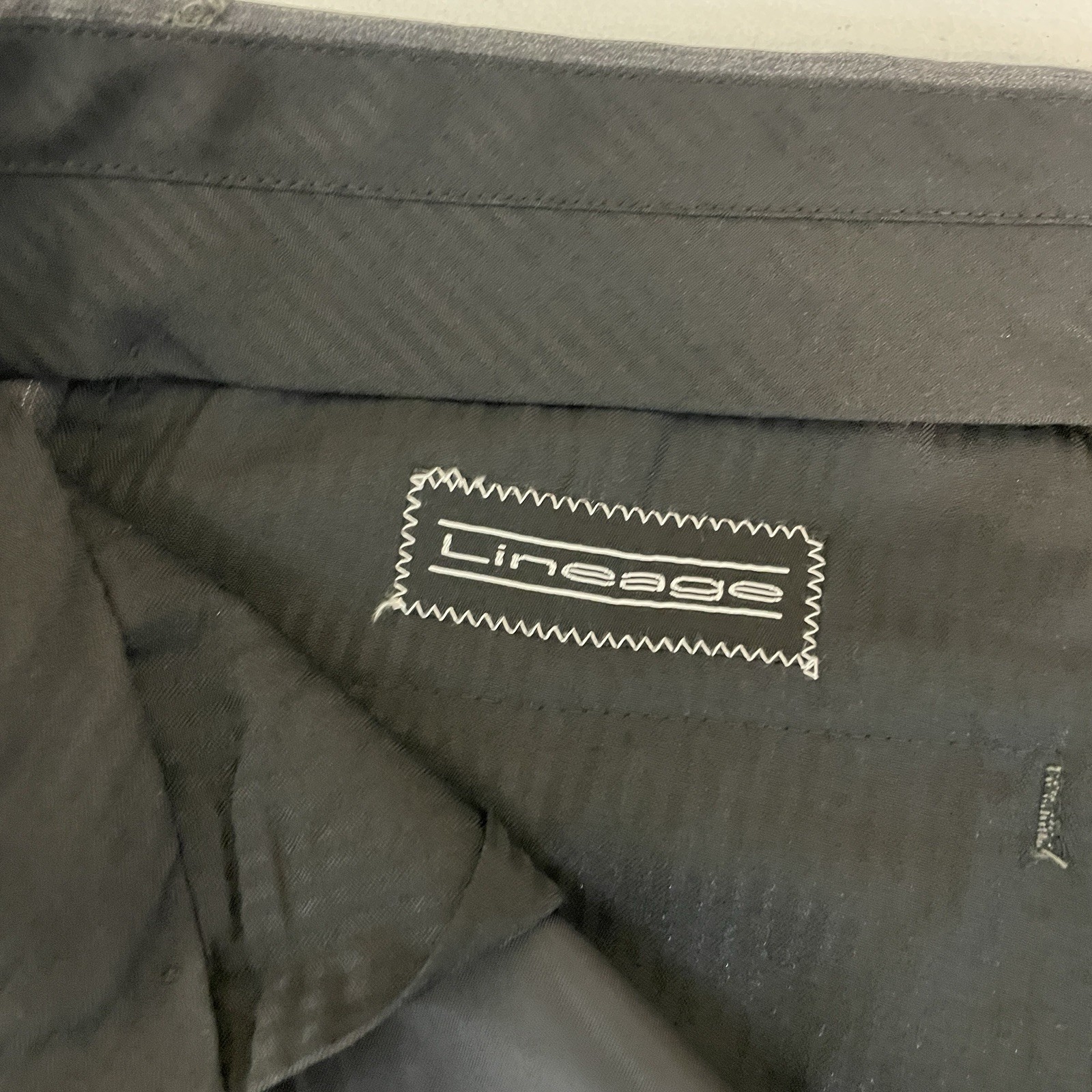 Lineage 2 Piece Suit Mens 44R 38×28 Gray Striped Wool Three Buttons Pants