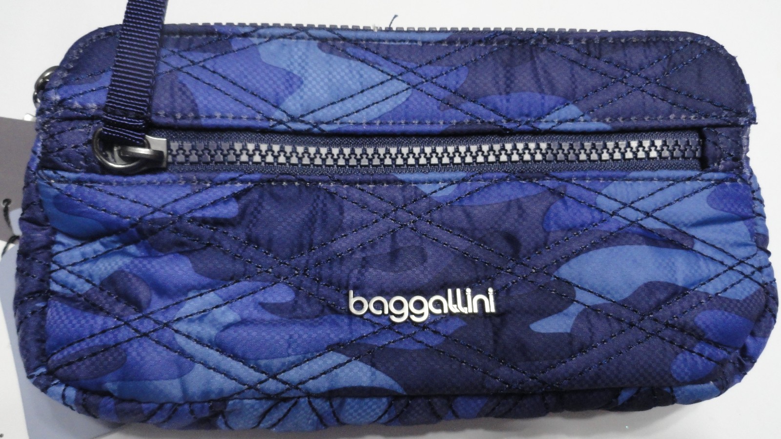 Baggallini Quilted Shades of Blue Camo Zip NWT Mini Crossbody 8 1/2 x 4″