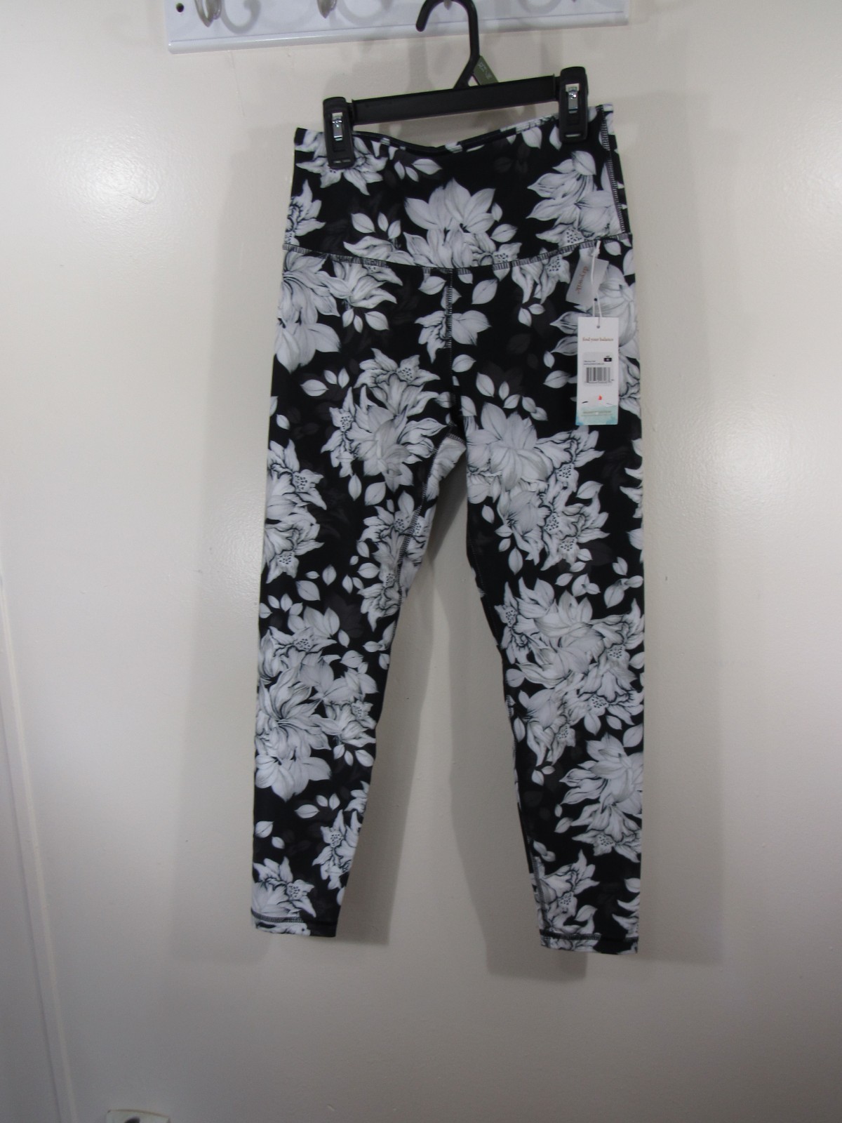New Balance Collection Legging Size M Black White Floral
