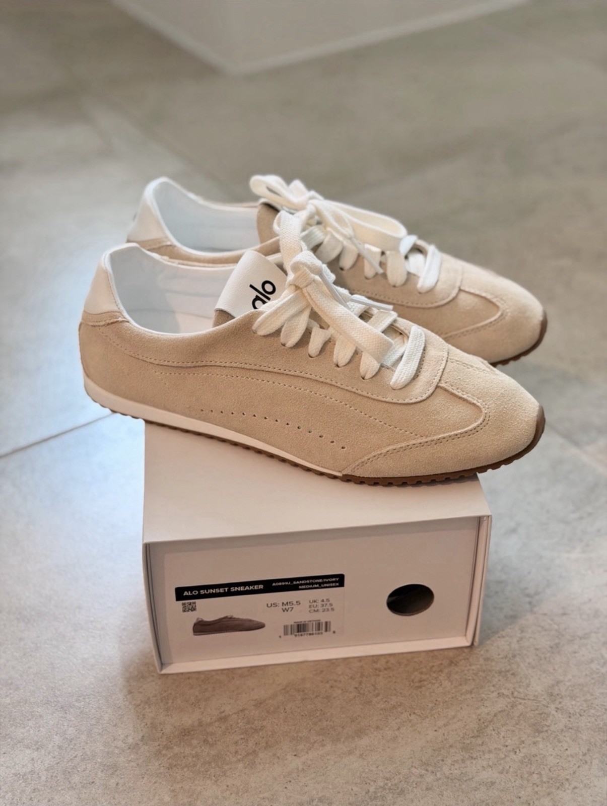 Alo Yoga Sunset Sneaker Sandstone Ivory Low Top Suede Sneaker Size 7 Women NEW