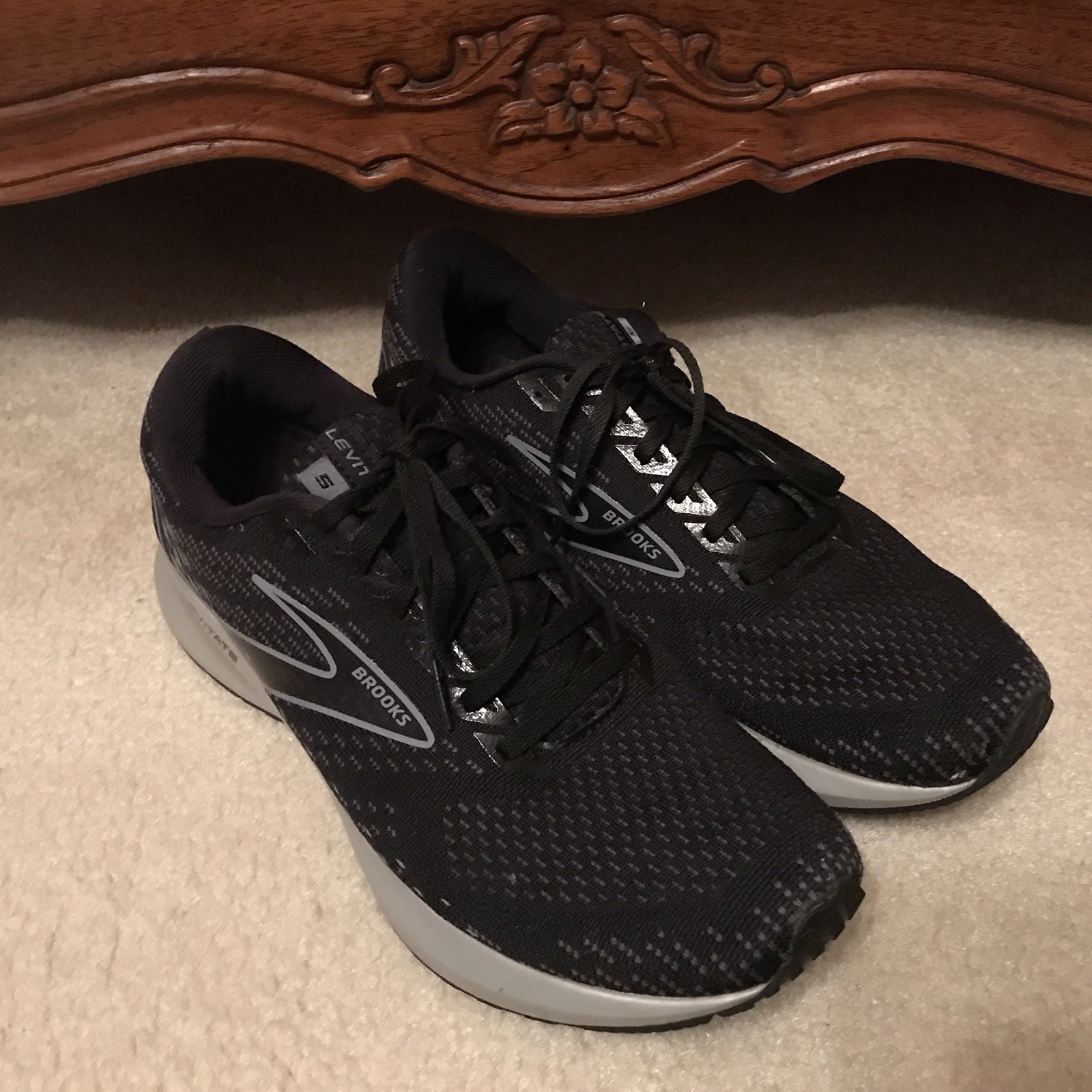 Brooks Men’s Levitate Black Running Shoes Size 10 D (insole 11 1/4 Inches)