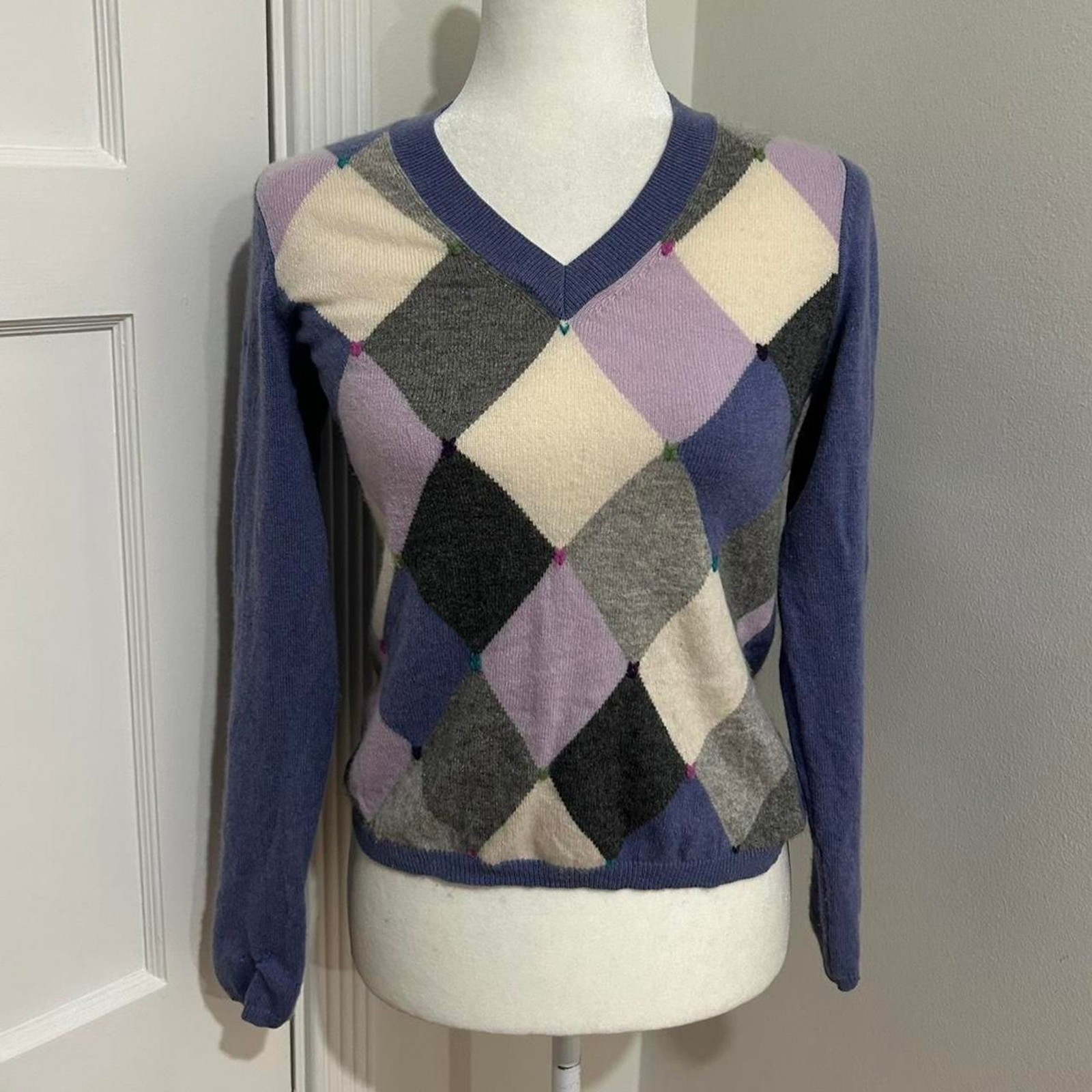 Charter’s Club Multicolor Argyle Cashmere V Neck Sweater with Hearts Size Small