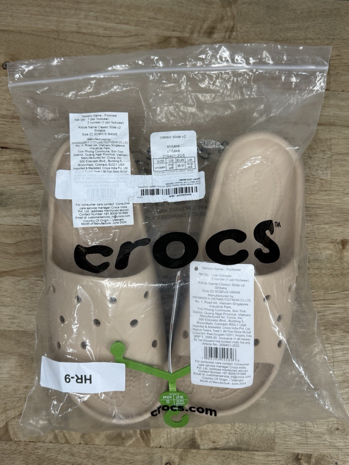 Crocs Unisex Adult Classic Slide V2 Sandals Shitake US Men’s 4 Women’s 6 – NEW