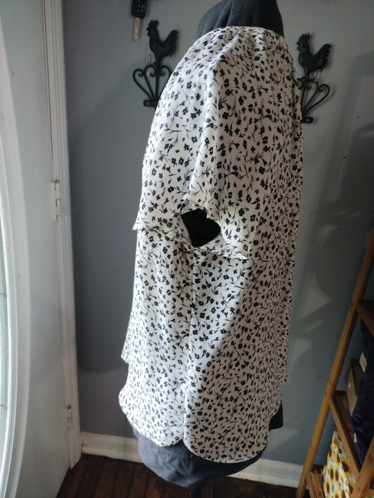 H M Women’s Business Casual Top Large White Black Flowers