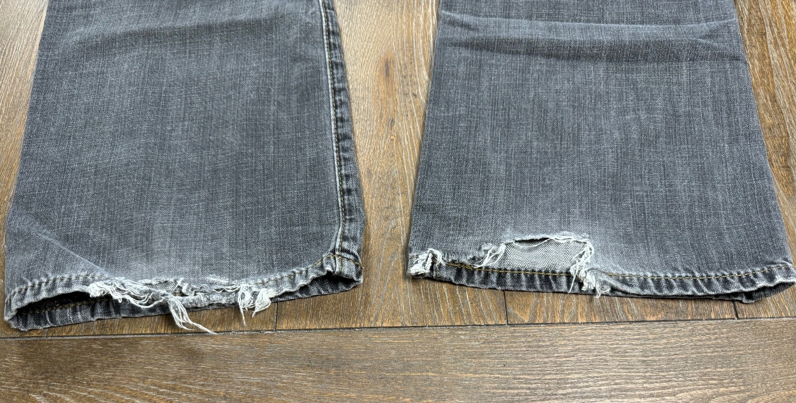 Express Jeans Men’s Size 33×34 Distressed Gray Bootcut Loose Raw Hem
