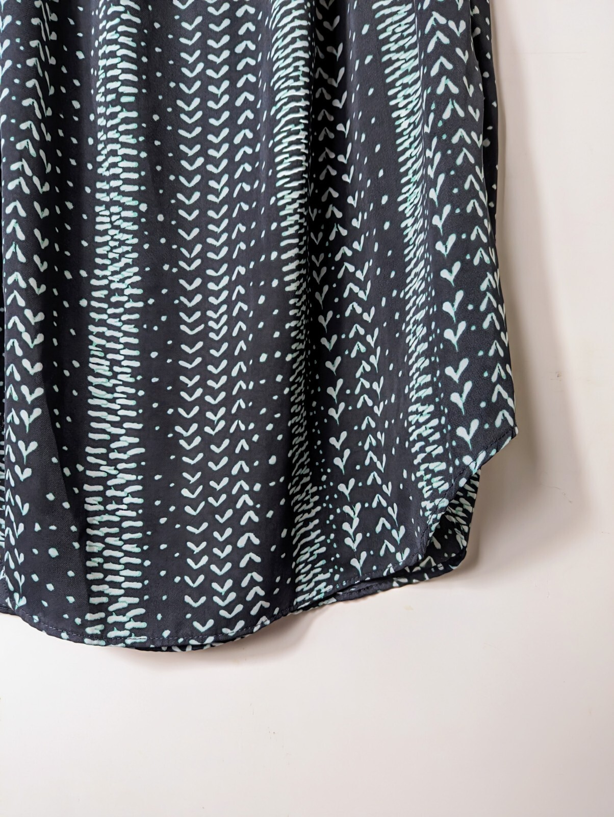 Lauren Conrad Silky Blouse Womens Medium Round Neck Top Blue Green Polyester