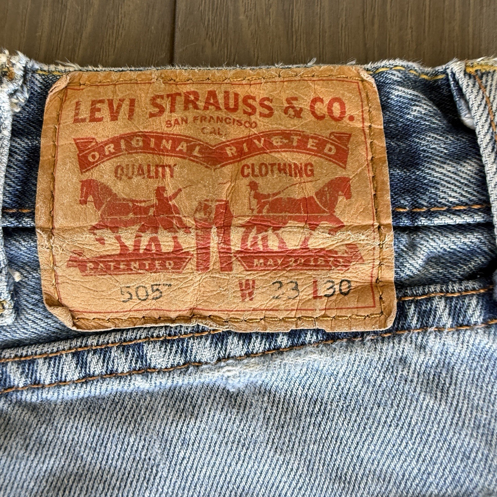 Levis 505 Straight Leg Relaxed Fit Jeans Mens 33×30 Blue Grunge Distressed Denim