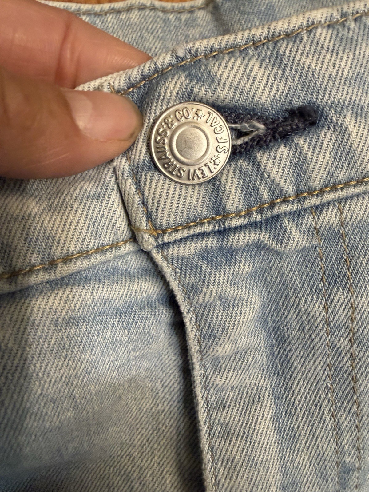 Levi’s Premium Men’s Light Wash Tapered Mid Rise Denim Big E zipper fly