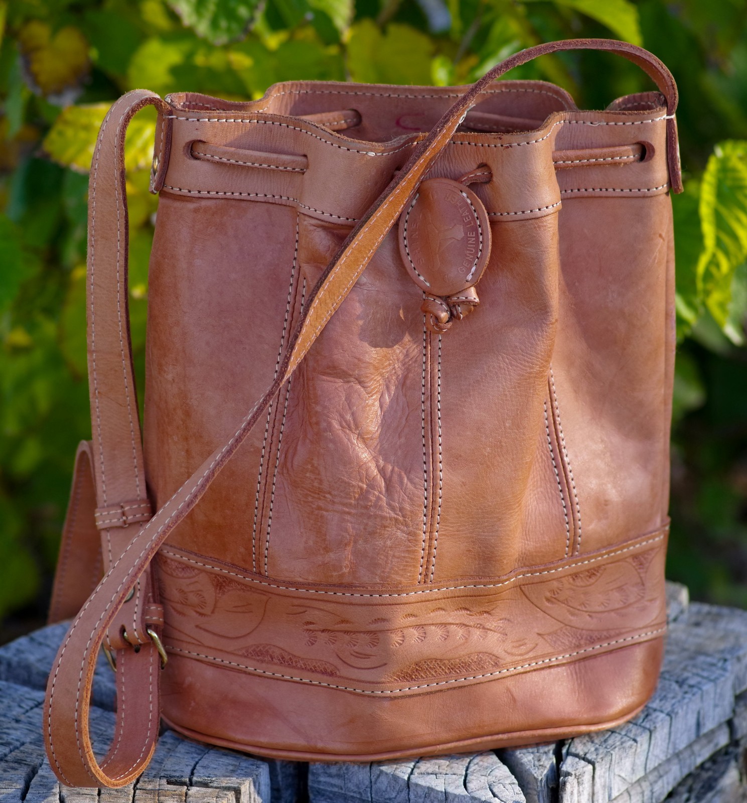 VINTAGE Genuine Leather Hand Tooled Shoulder Bucket Bag Paraguay WONDERFUL BAG!