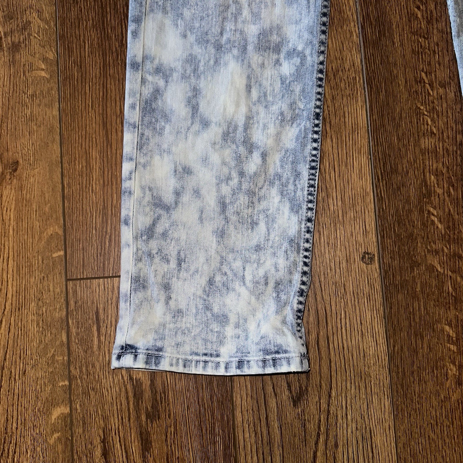 CALVIN KLEIN Slim Fit- Men’s 32×32 Jeans Acid Splatter Distress Button Fly EUC