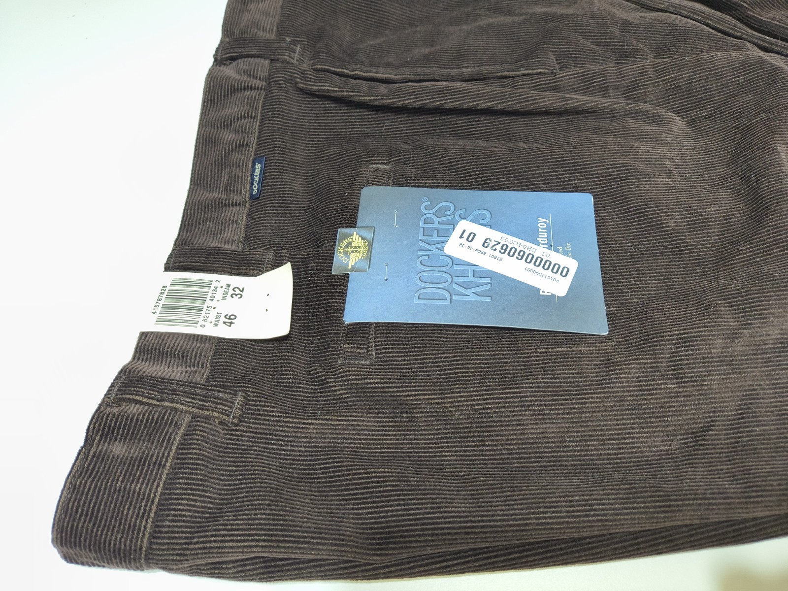 NWT Dockers Mens B&T Classic Fit Pleated Signature Khaki Pants 46×32 Brown.