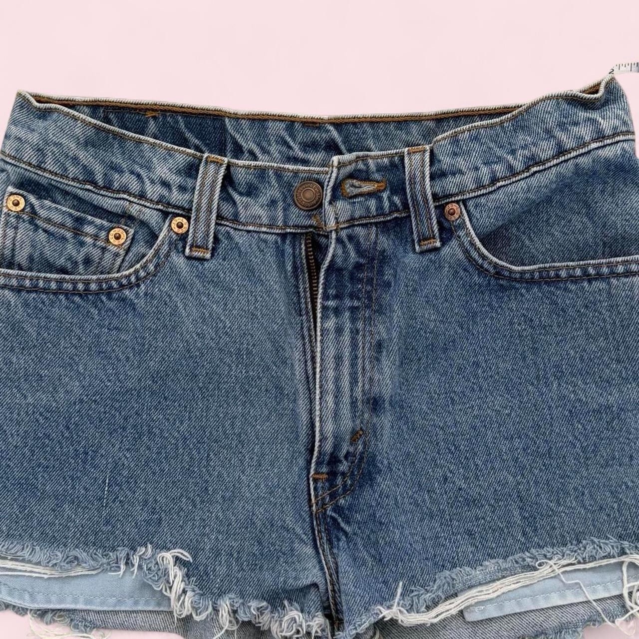 Levi’s Vintage 512 High Waisted Medium Wash Shorts Size 7R/24
