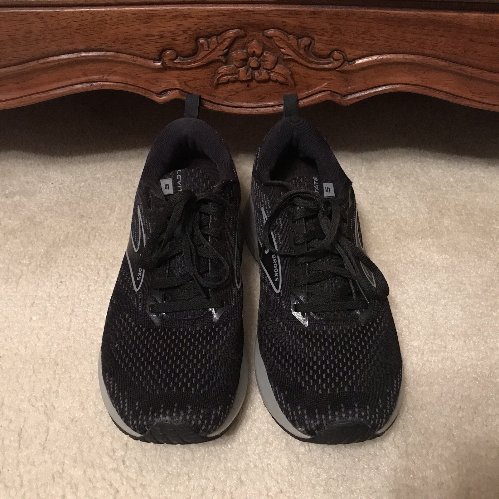 Brooks Men’s Levitate Black Running Shoes Size 10 D (insole 11 1/4 Inches)