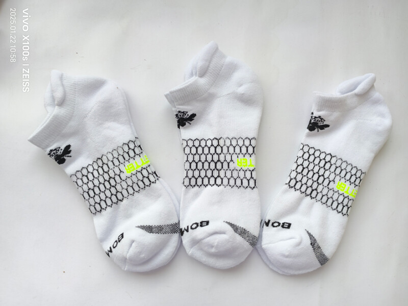 3 pairs Bombas All-Purpose Performance Men’s Ankle socks – Size Medium White