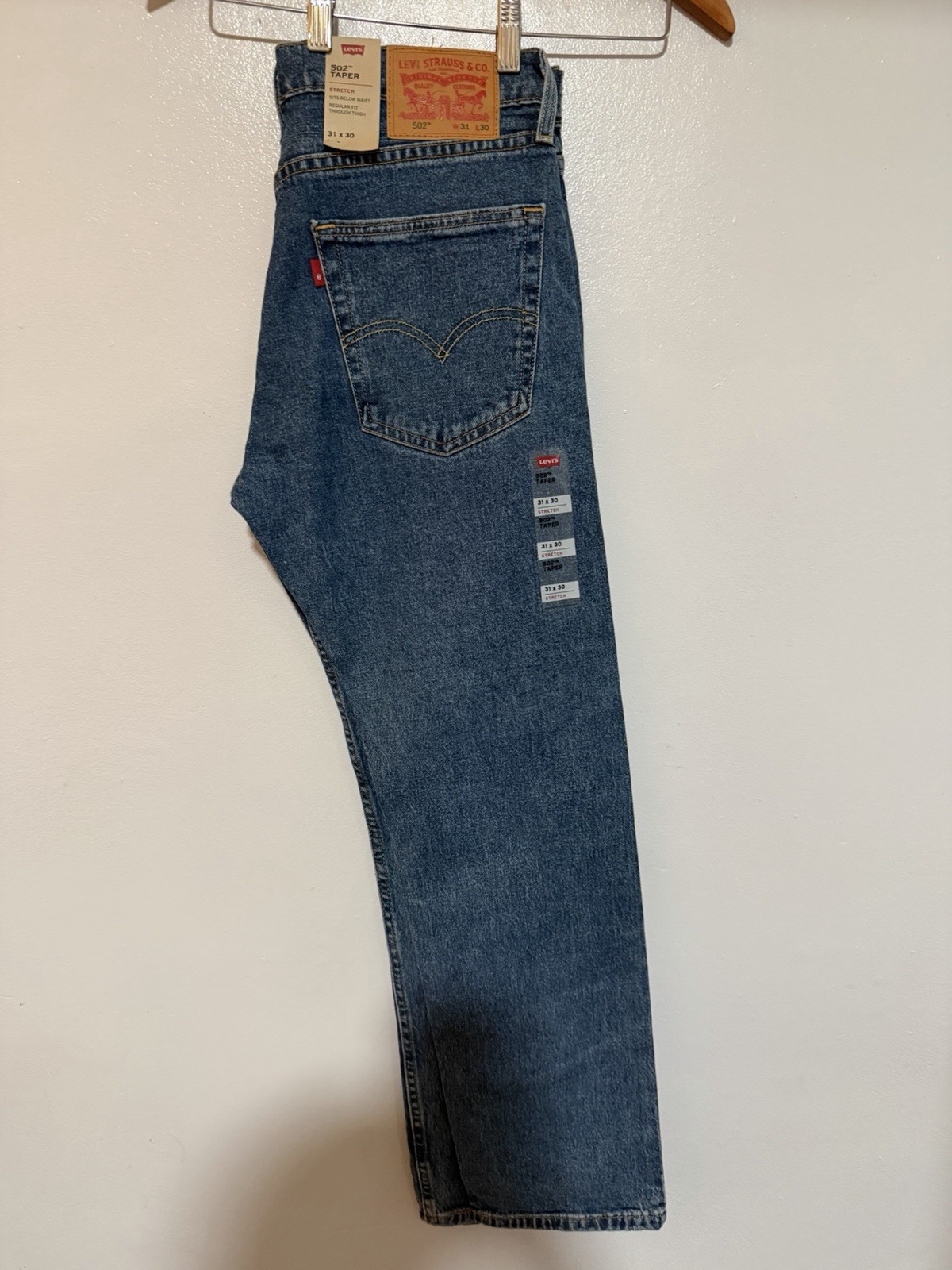 Levi’s Men’s Taper Blue Medium Wash Stretch Denim Jeans Low Rise 5-Pocket