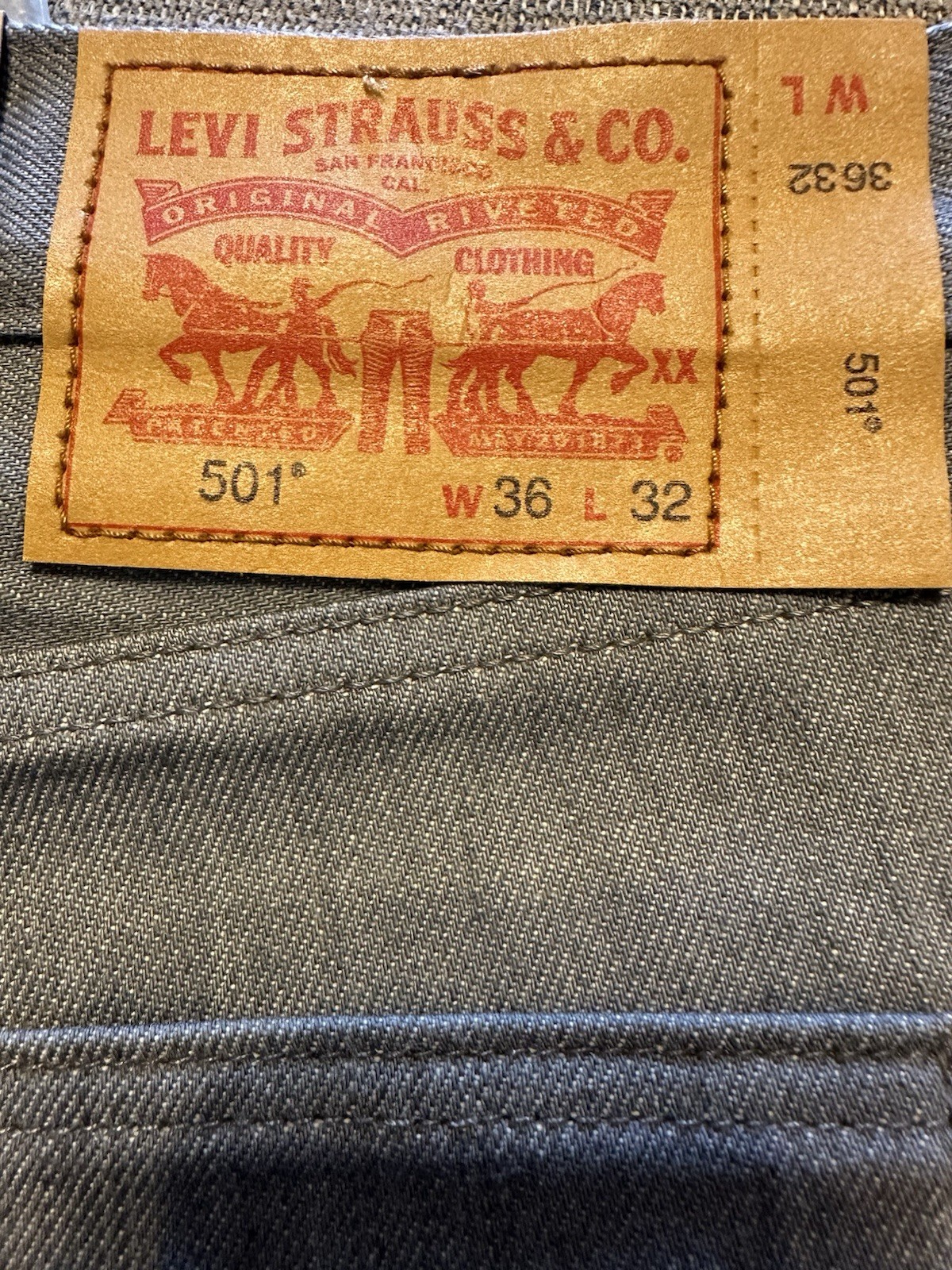 Levi’s Men’s 501 Original Shrink-to-Fit Jeans 36W x 32L, Silver Rigid – Stf