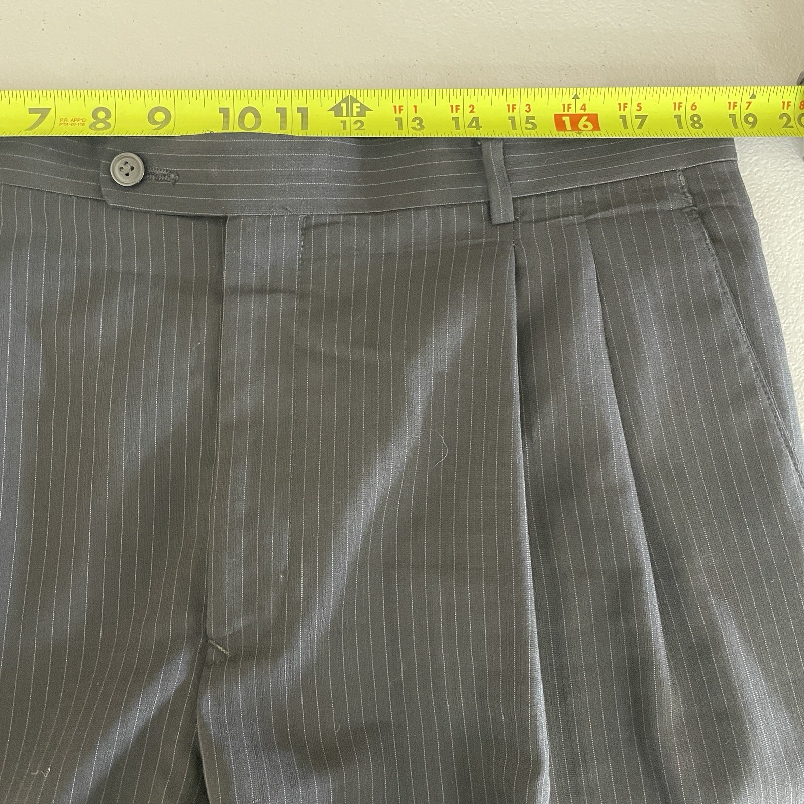 Lineage 2 Piece Suit Mens 44R 36×29 Black Gray Striped Super Fine Wool Polyester