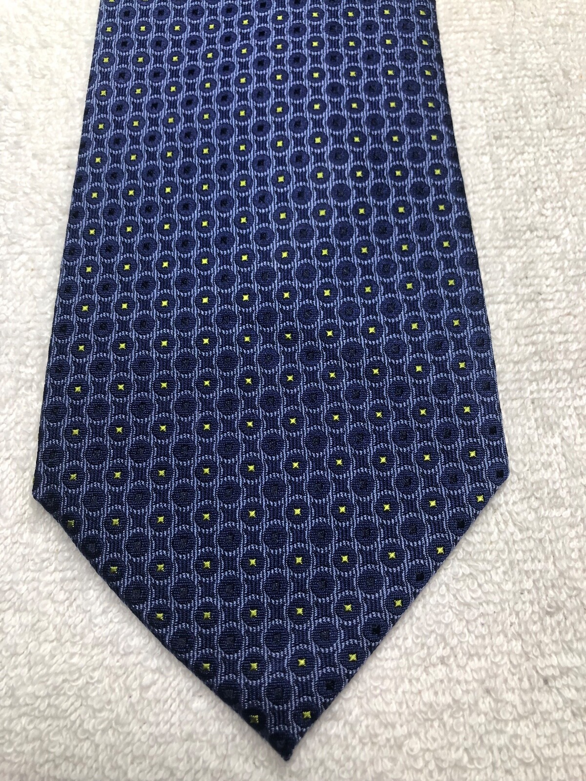 BANANA REPUBLIC MENS TIE SHADES OF BLUE WITH YELLOW 4 X 59