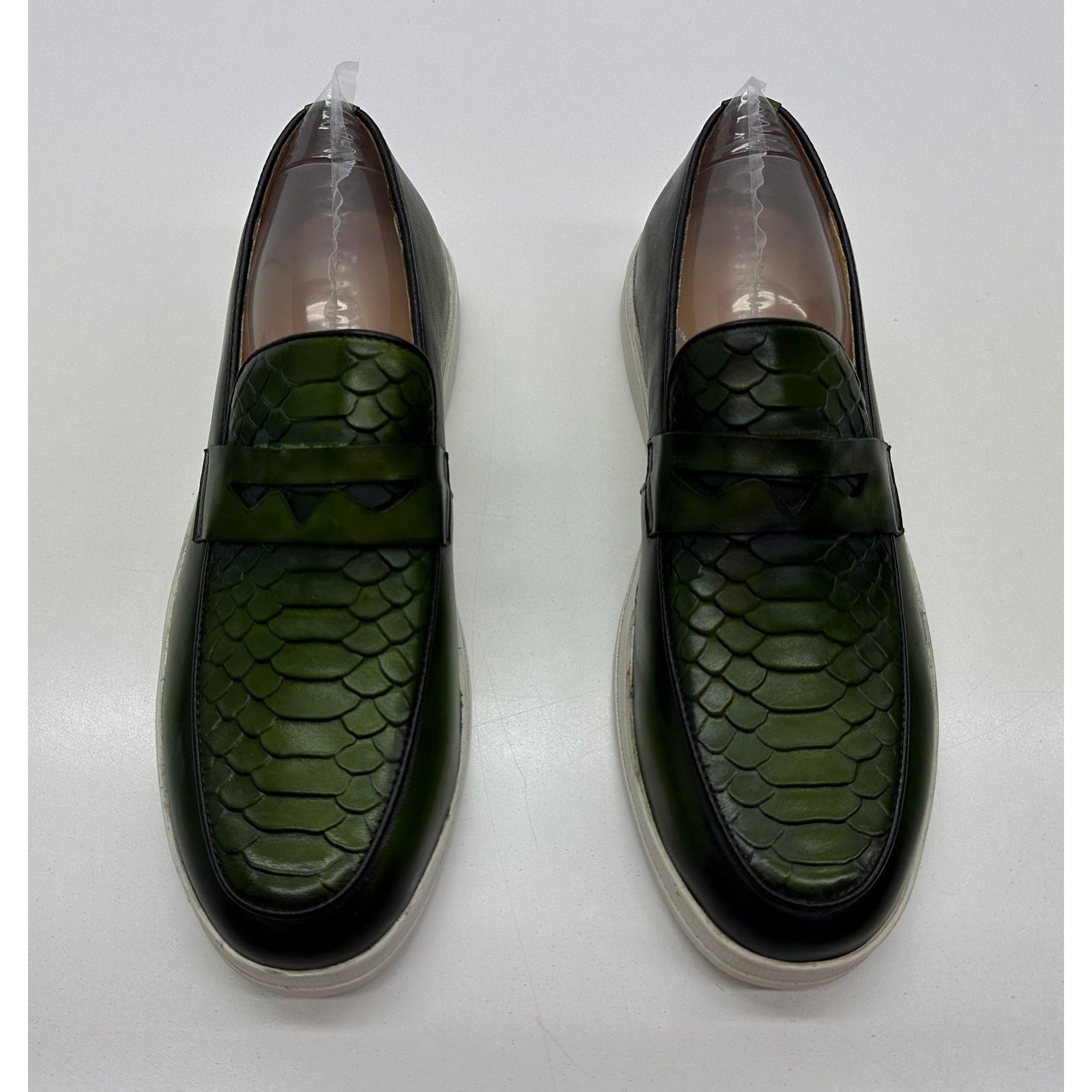 Crocodile Wear Men’s Textured Slip On Loafers Green Size 42 NIB #09S