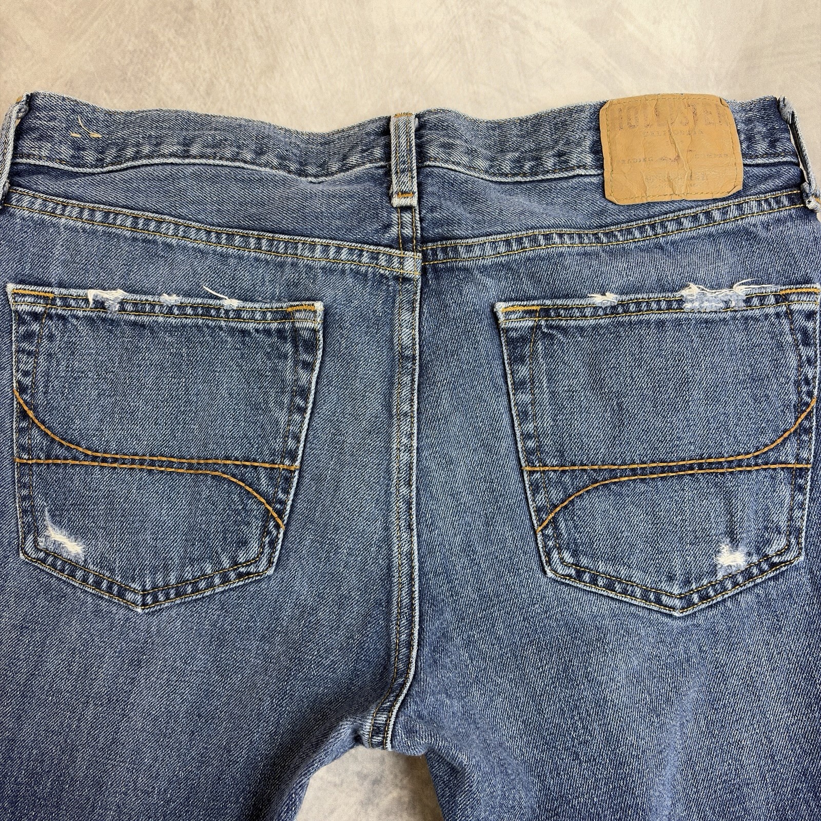 Hollister Jeans Mens 33×32 Distressed Slim Straight Blue Denim Frayed Hem