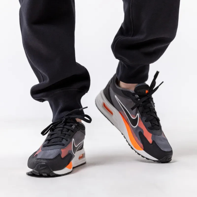 Nike Air Max Solo SE Total Orange FJ2594-001 Men’s Sneaker